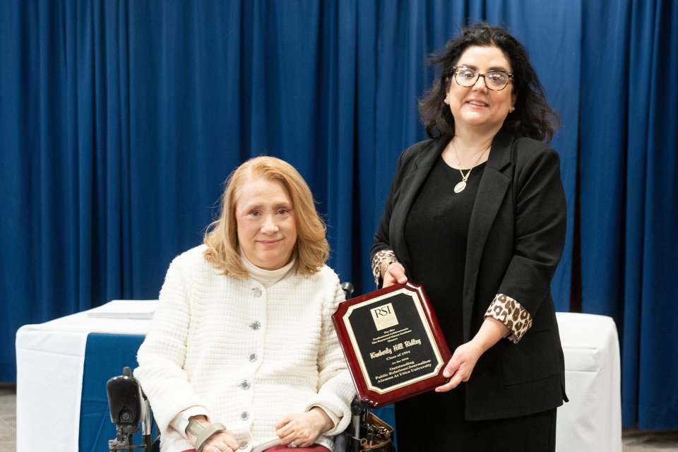 Kimberly Hill Ridley '94 receiving award